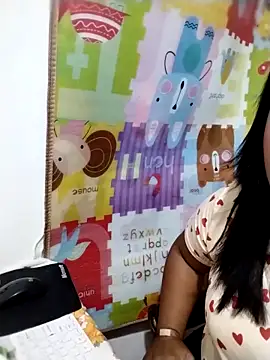 Snapshot of biggbooty15 chatting on 02/18/26, 05:47 biggbooty15 online show from 02/18/26, 05:47