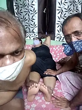 Snapshot of HoneyHush chatting on 02/28/26, 05:47 HoneyHush online show from 02/28/26, 05:47