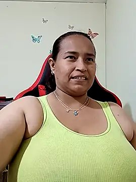 Snapshot of BustySexy_Nataly chatting on 04/26/26, 11:35 BustySexy Nataly online show from 04/26/26, 11:35