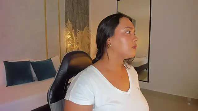 Snapshot of sophia_solerr chatting on 02/12/26, 07:53 sophia solerr online show from 02/12/26, 07:53