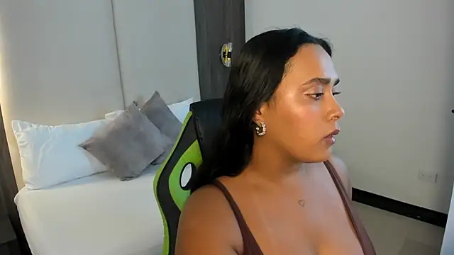 sophia solerr online show from 04/14/26, 02:06