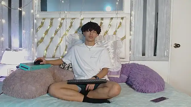 Snapshot of ian_smith_ chatting on 02/04/26, 12:11 ian smith online show from 02/04/26, 12:11