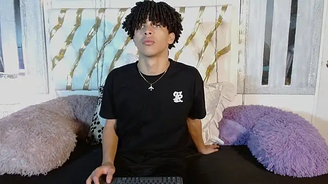 Snapshot of ian_smith_ chatting on 02/20/26, 11:32 ian smith online show from 02/20/26, 11:32