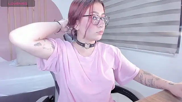 charlottee27  online show from 02/06/26, 02:05