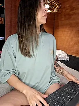 Snapshot of Ana-Spencer chatting on 05/06/26, 01:25 Ana-Spencer online show from 05/06/26, 01:25