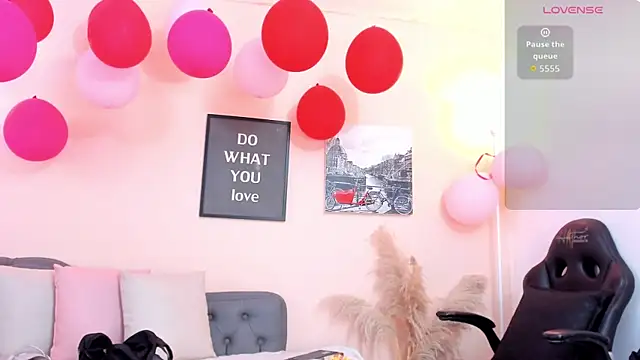 Snapshot of victoriazans chatting on 02/14/26, 03:47 victoriazans online show from 02/14/26, 03:47