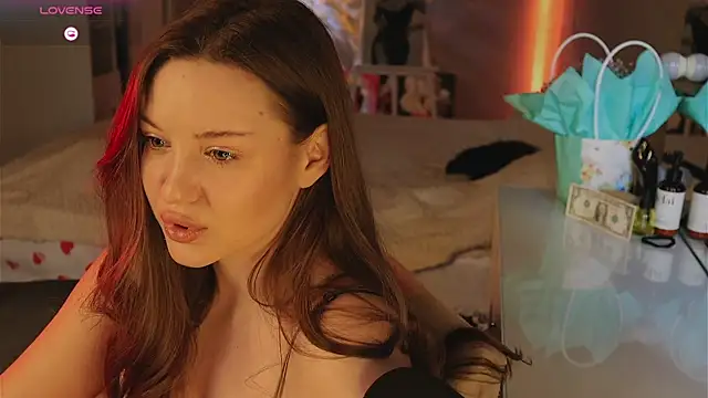 Alisia here online show from 04/13/26, 02:33