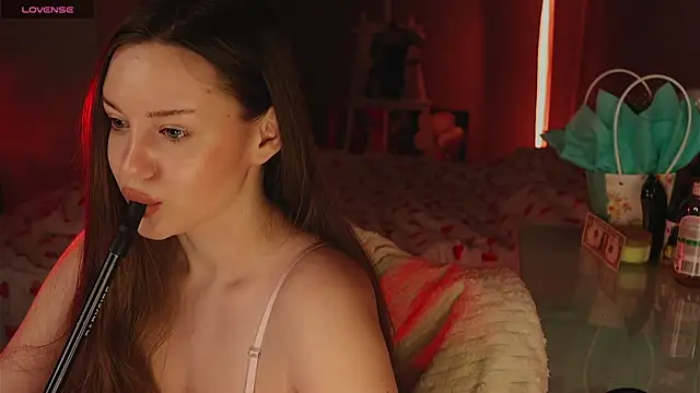 Alisia here online show from 04/15/26, 09:48