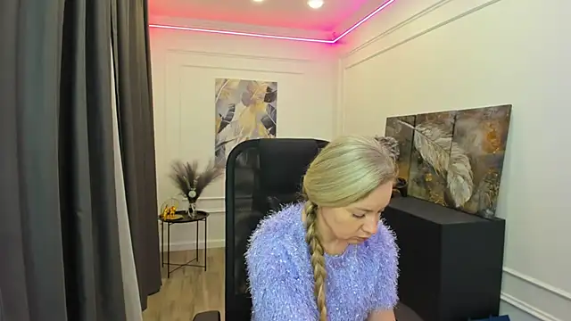 CharlotteKerti online show from 04/06/26, 12:06