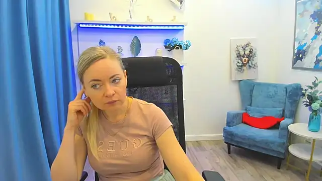 CharlotteKerti online show from 05/17/26, 11:39