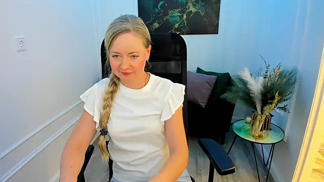 CharlotteKerti online show from 05/25/26, 05:41