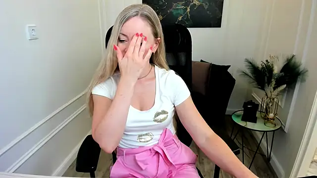 CharlotteKerti online show from 07/01/26, 01:02