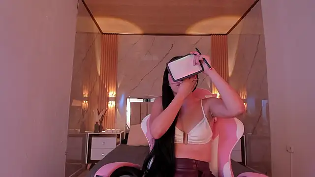 Snapshot of avigail_xo chatting on 02/03/26, 06:57 avigail xo online show from 02/03/26, 06:57