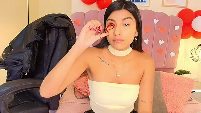 Snapshot of Ateneaaa_ chatting on 02/18/26, 07:32 Ateneaaa online show from 02/18/26, 07:32