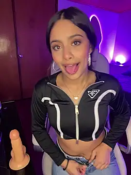 Snapshot of Dulce_pink18 chatting on 02/15/26, 04:14 Dulce pink18 online show from 02/15/26, 04:14