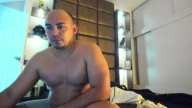 Snapshot of eros_colby chatting on 02/07/26, 02:48 eros colby online show from 02/07/26, 02:48