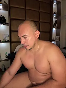 Snapshot of eros_colby chatting on 02/13/26, 12:50 eros colby online show from 02/13/26, 12:50