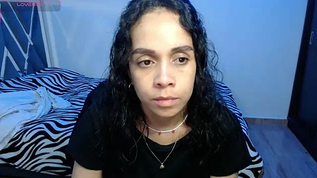 Snapshot of paula_lopez__ chatting on 03/04/26, 01:00 paula lopez online show from 03/04/26, 01:00