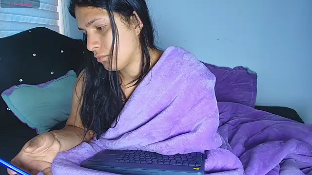 Snapshot of alys_love chatting on 02/25/26, 02:16 alys love online show from 02/25/26, 02:16