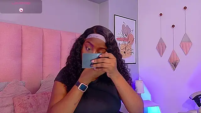 Snapshot of Aitana_Oliveira chatting on 02/10/26, 08:02 Aitana Oliveira online show from 02/10/26, 08:02