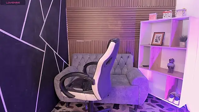 Snapshot of shaden_ chatting on 02/28/26, 11:06 shaden online show from 02/28/26, 11:06