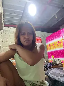 Snapshot of Queen-barbie chatting on 03/03/26, 02:01 Queen-barbie online show from 03/03/26, 02:01