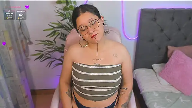 Snapshot of Sylvara_bx chatting on 03/03/26, 12:33 Sylvara bx online show from 03/03/26, 12:33