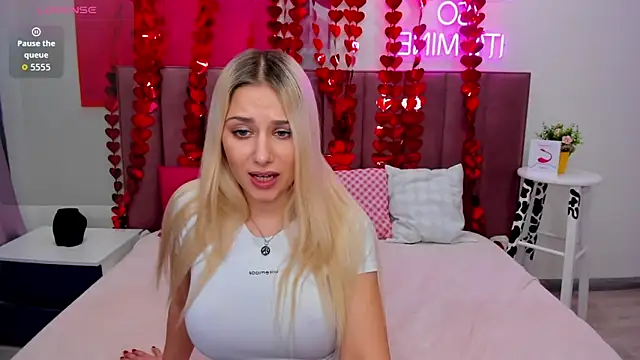 Snapshot of MIla_Stunning chatting on 02/11/26, 01:21 MIla Stunning online show from 02/11/26, 01:21