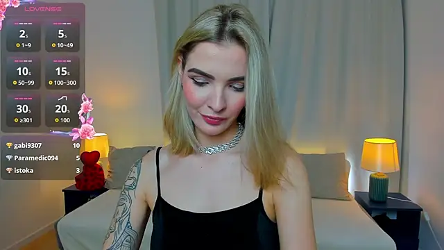 Snapshot of SinLuna_ chatting on 02/19/26, 09:00 SinLuna online show from 02/19/26, 09:00