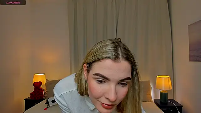 Snapshot of SinLuna_ chatting on 02/20/26, 04:40 SinLuna online show from 02/20/26, 04:40