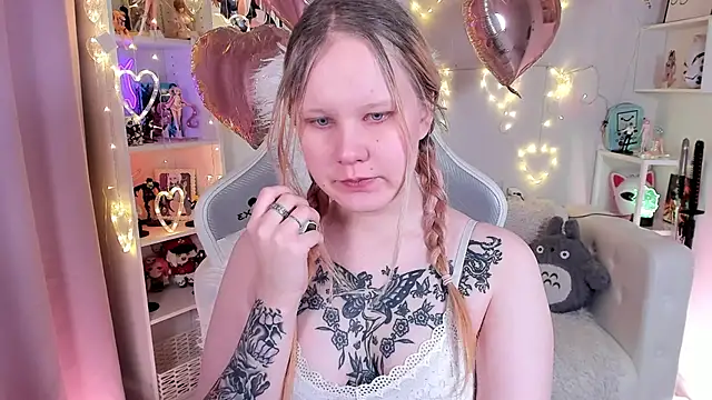 Snapshot of AnnieVibe chatting on 02/05/26, 05:39 AnnieVibe online show from 02/05/26, 05:39