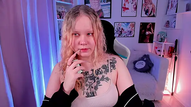 Snapshot of AnnieVibe chatting on 02/22/26, 05:33 AnnieVibe online show from 02/22/26, 05:33