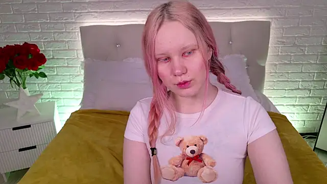 Snapshot of AnnieVibe chatting on 03/23/26, 05:39 AnnieVibe online show from 03/23/26, 05:39