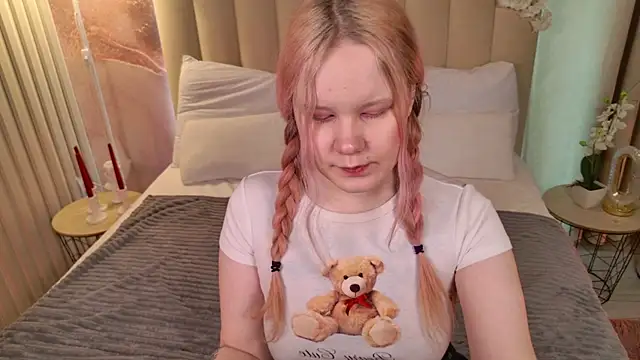 Snapshot of AnnieVibe chatting on 03/28/26, 05:34 AnnieVibe online show from 03/28/26, 05:34