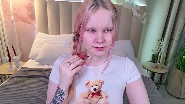 Snapshot of AnnieVibe chatting on 03/31/26, 05:35 AnnieVibe online show from 03/31/26, 05:35