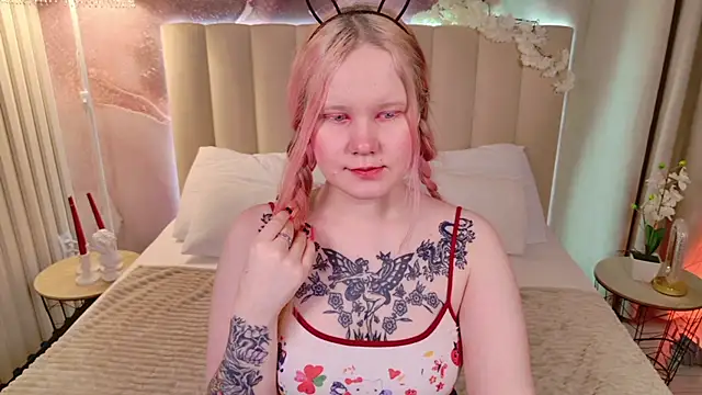 Snapshot of AnnieVibe chatting on 04/01/26, 05:32 AnnieVibe online show from 04/01/26, 05:32
