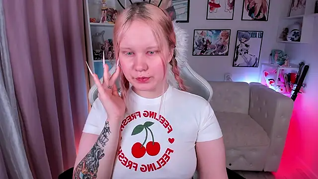 Snapshot of AnnieVibe chatting on 04/05/26, 05:32 AnnieVibe online show from 04/05/26, 05:32