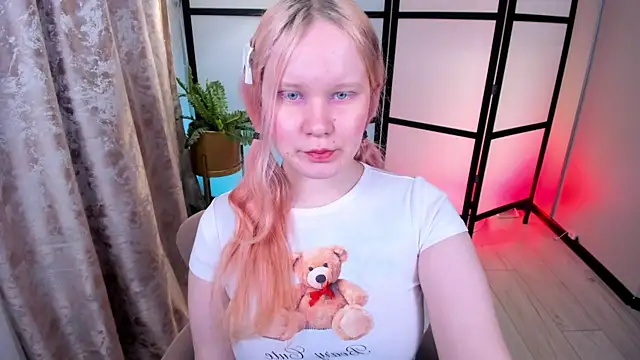 Snapshot of AnnieVibe chatting on 04/18/26, 05:39 AnnieVibe online show from 04/18/26, 05:39