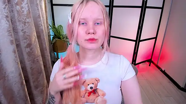 Snapshot of AnnieVibe chatting on 04/18/26, 07:29 AnnieVibe online show from 04/18/26, 07:29