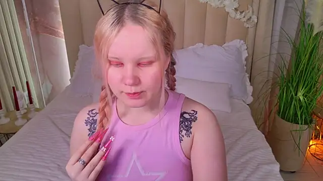 Snapshot of AnnieVibe chatting on 04/21/26, 05:39 AnnieVibe online show from 04/21/26, 05:39