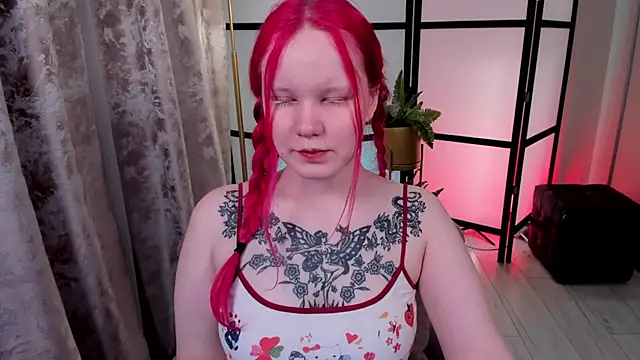 Snapshot of AnnieVibe chatting on 05/13/26, 05:43 AnnieVibe online show from 05/13/26, 05:43