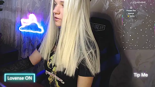 Shiny Victoria online show from 03/27/26, 09:10