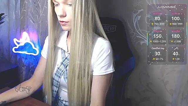 Snapshot of Shiny_Victoria chatting on 07/18/26, 08:29 Shiny Victoria online show from 07/18/26, 08:29