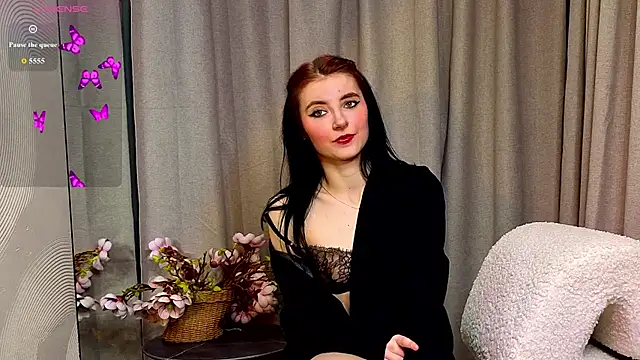 Snapshot of NicoleLuxe chatting on 02/24/26, 05:33 NicoleLuxe online show from 02/24/26, 05:33