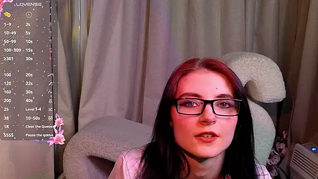 NicoleLuxe online show from 04/03/26, 06:50