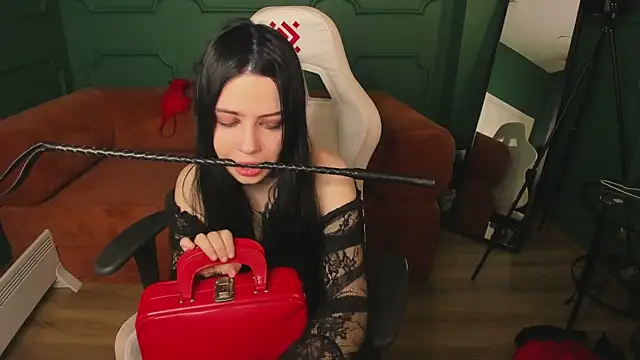 Snapshot of madam_inferno chatting on 02/06/26, 01:36 madam inferno online show from 02/06/26, 01:36