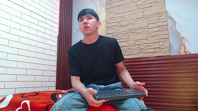 Snapshot of massimoferrera303av chatting on 02/02/26, 09:24 massimoferrera303av online show from 02/02/26, 09:24