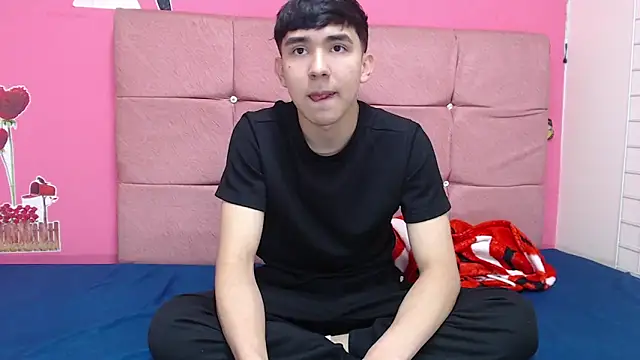 Snapshot of massimoferrera303av chatting on 02/16/26, 06:26 massimoferrera303av online show from 02/16/26, 06:26