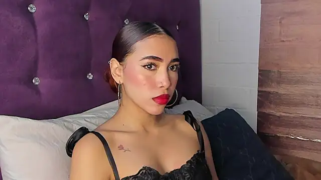 Snapshot of LiaHansson00 chatting on 07/02/26, 04:24 LiaHansson00 online show from 07/02/26, 04:24