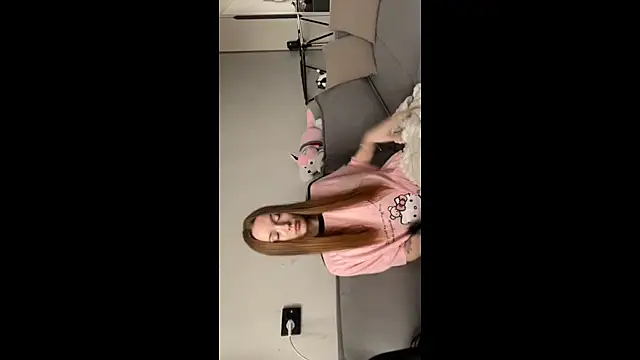 lunli0 online show from 02/18/26, 07:04